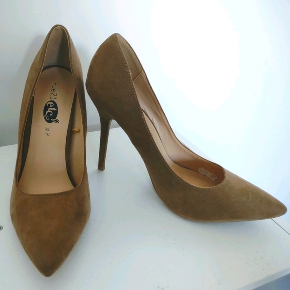 Rue21 Shoes - Rue21 Size 10 Tan Heels